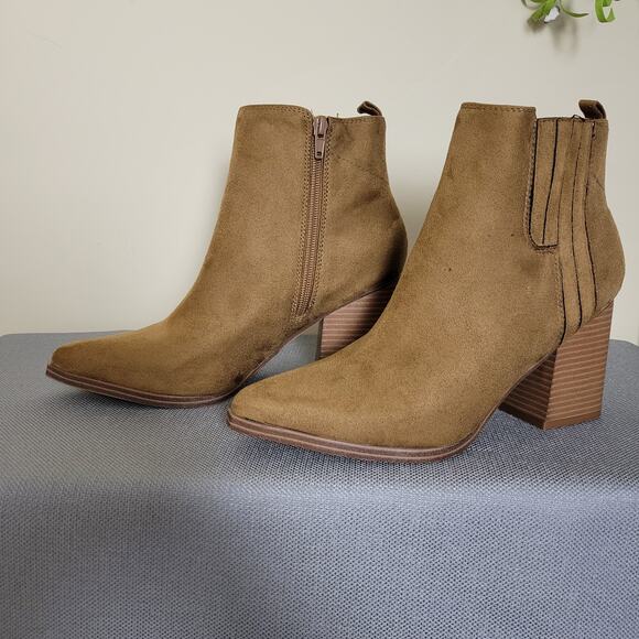 NWOT/Box Indigo Rd. Size 9M Suede Ankle Bootie Tan/Brown Block Heel - Picture 1 of 14